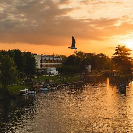 Hotel The Runnymede On Thames (Adults Only) Egham Exteriér fotografie