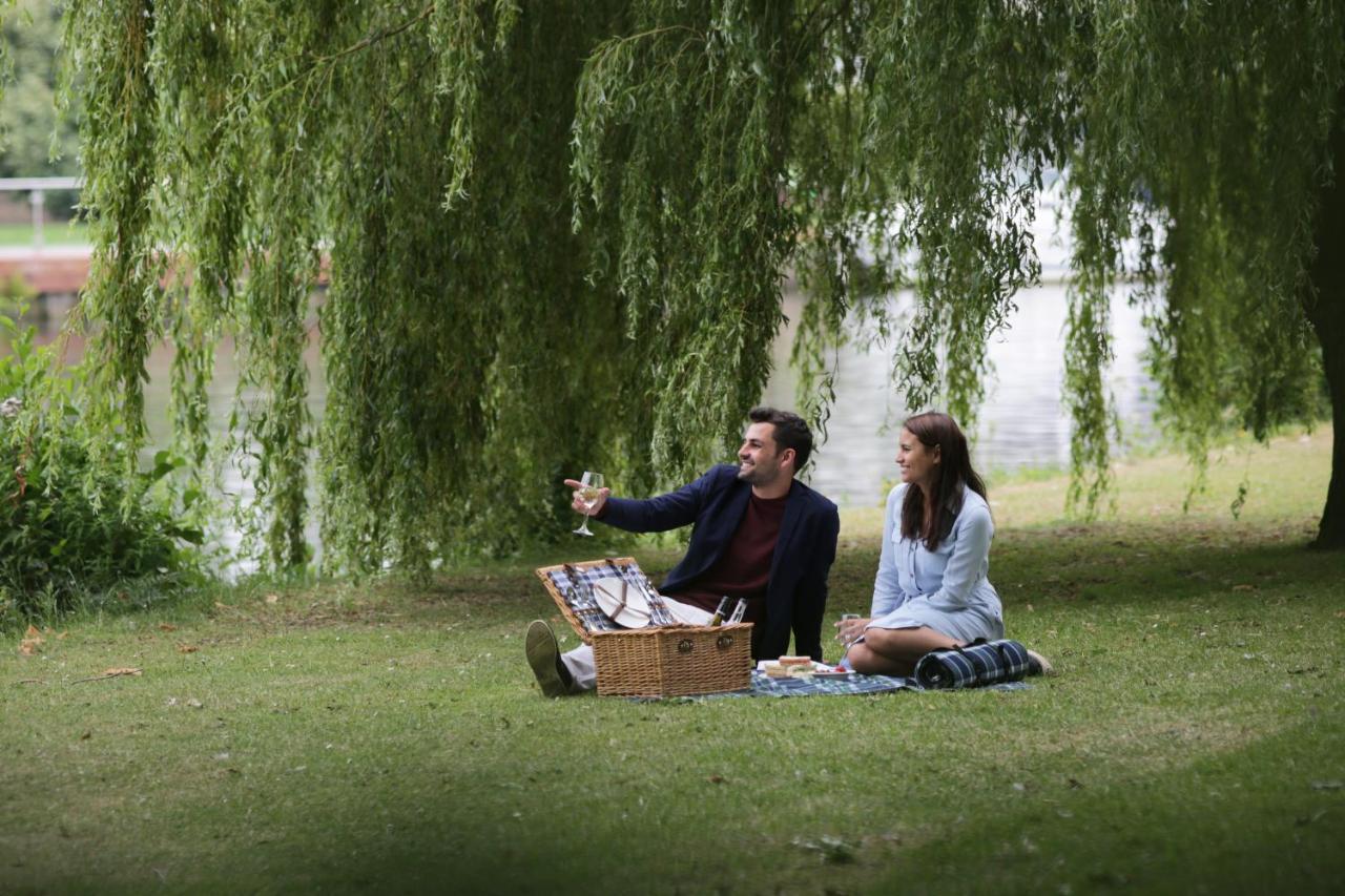 Hotel The Runnymede On Thames (Adults Only) Egham Exteriér fotografie